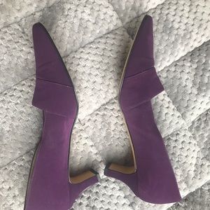 Beautiful purple suede heels 2 inch heel. Laura Scott size 10 M